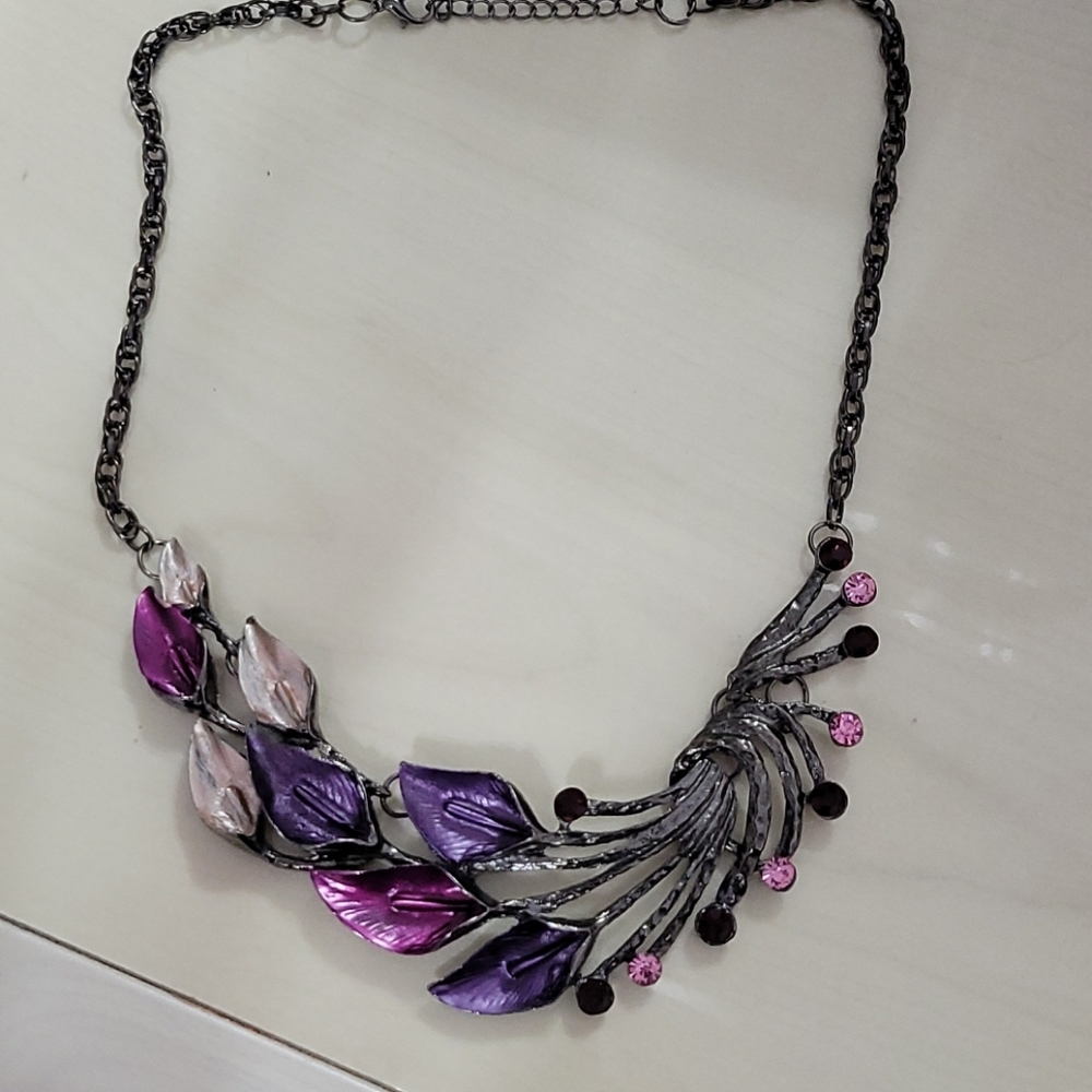 Choker Statement Leaf Necklace - image 1